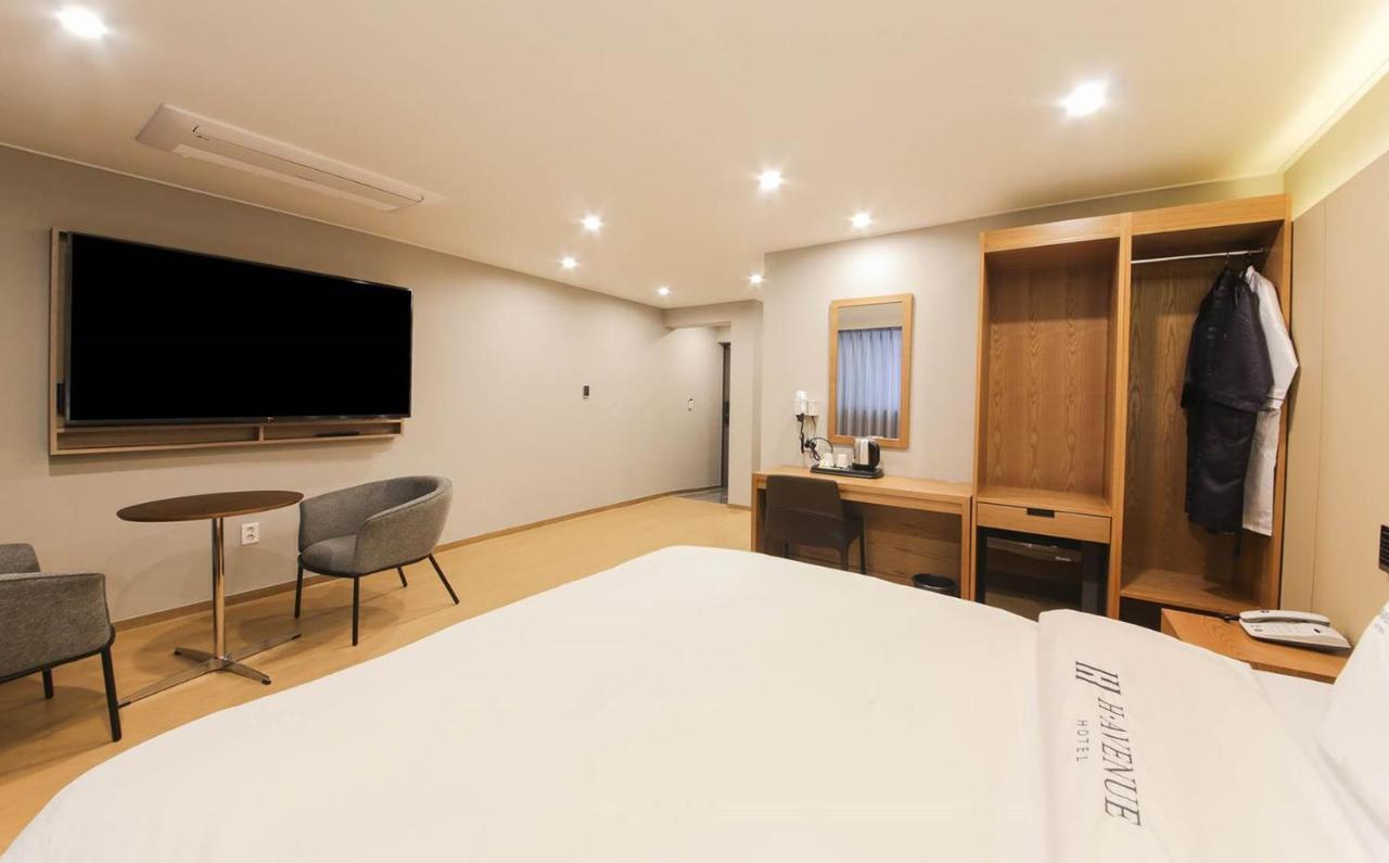 H Avenue Hotel In Gyeongju Exteriör bild