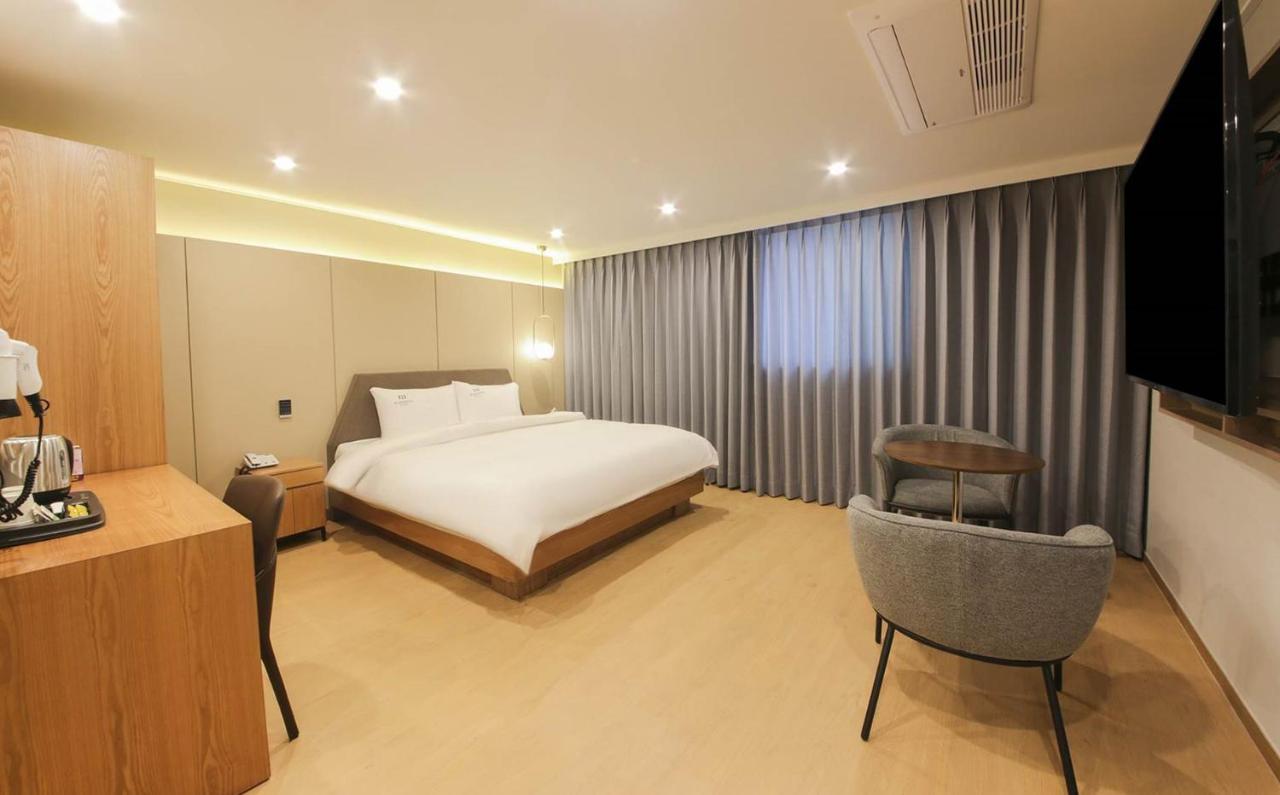 H Avenue Hotel In Gyeongju Exteriör bild