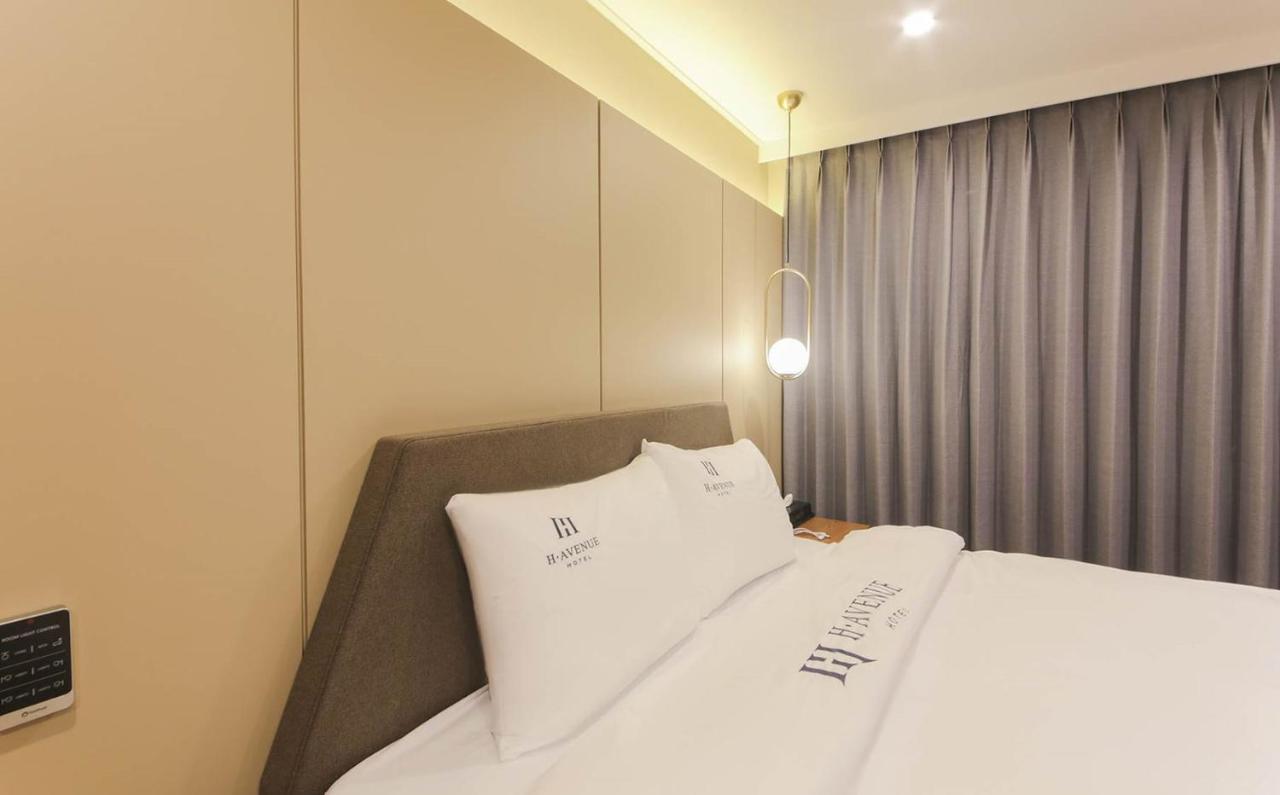 H Avenue Hotel In Gyeongju Exteriör bild