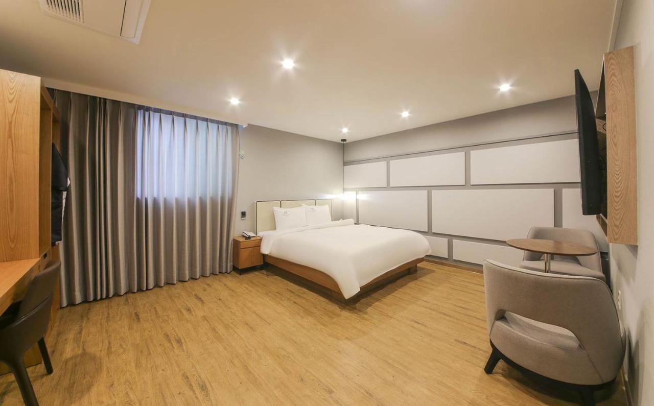 H Avenue Hotel In Gyeongju Exteriör bild