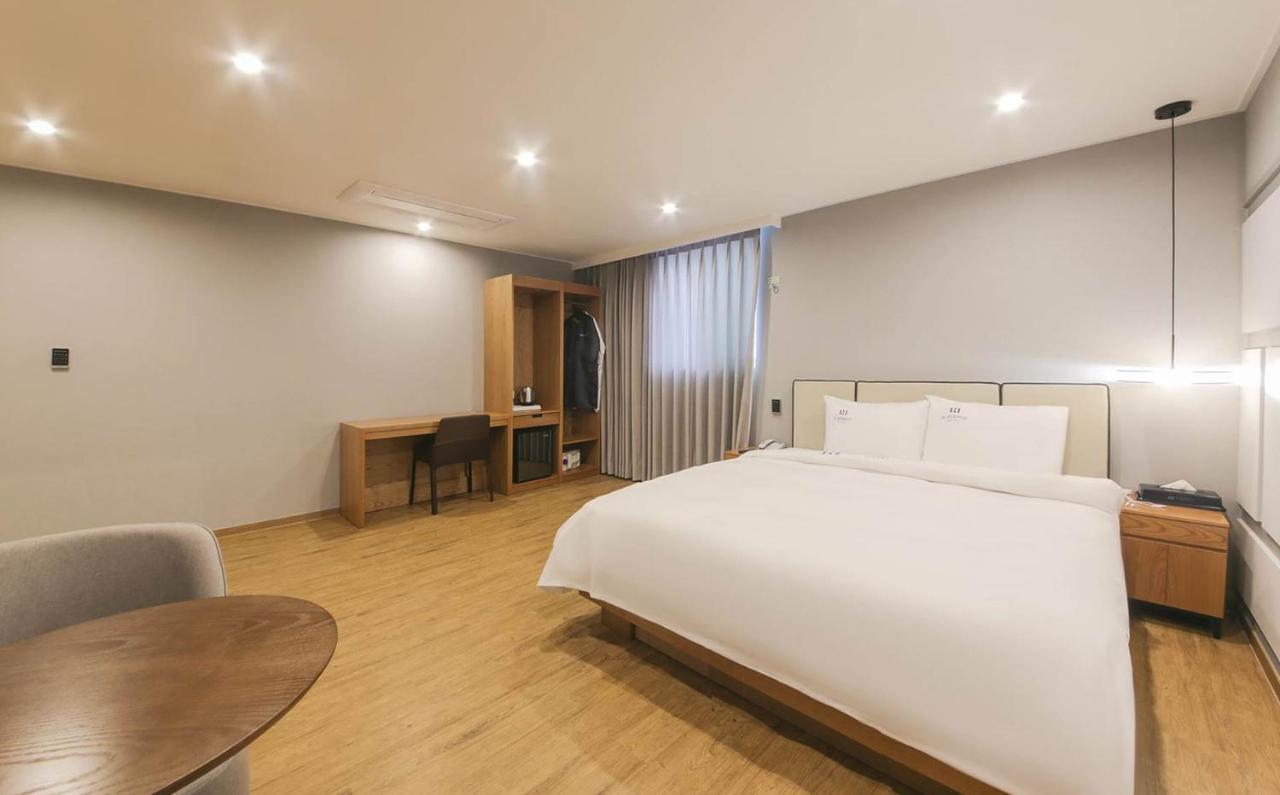 H Avenue Hotel In Gyeongju Exteriör bild
