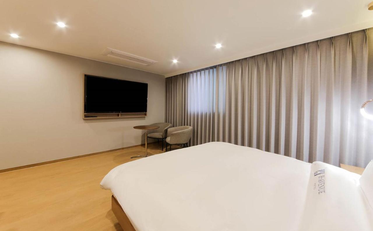 H Avenue Hotel In Gyeongju Exteriör bild