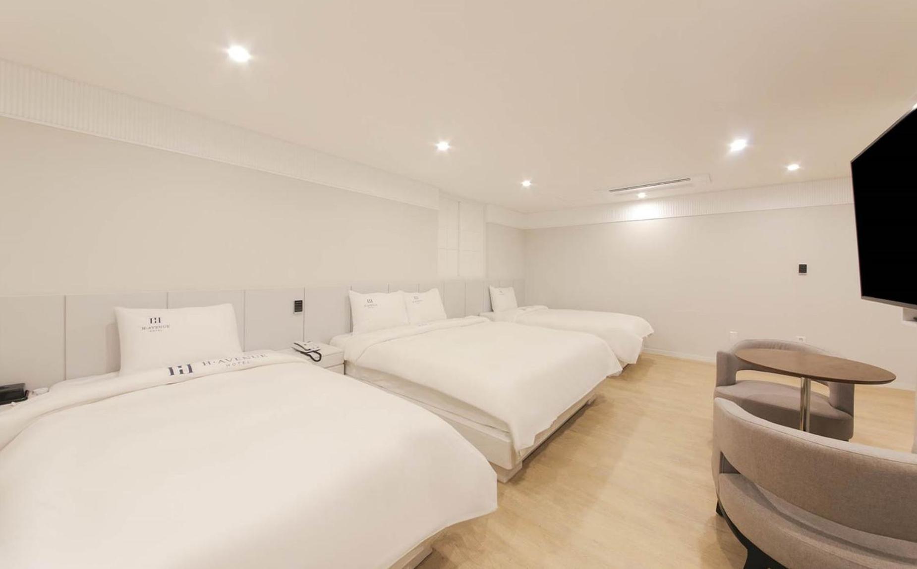 H Avenue Hotel In Gyeongju Exteriör bild