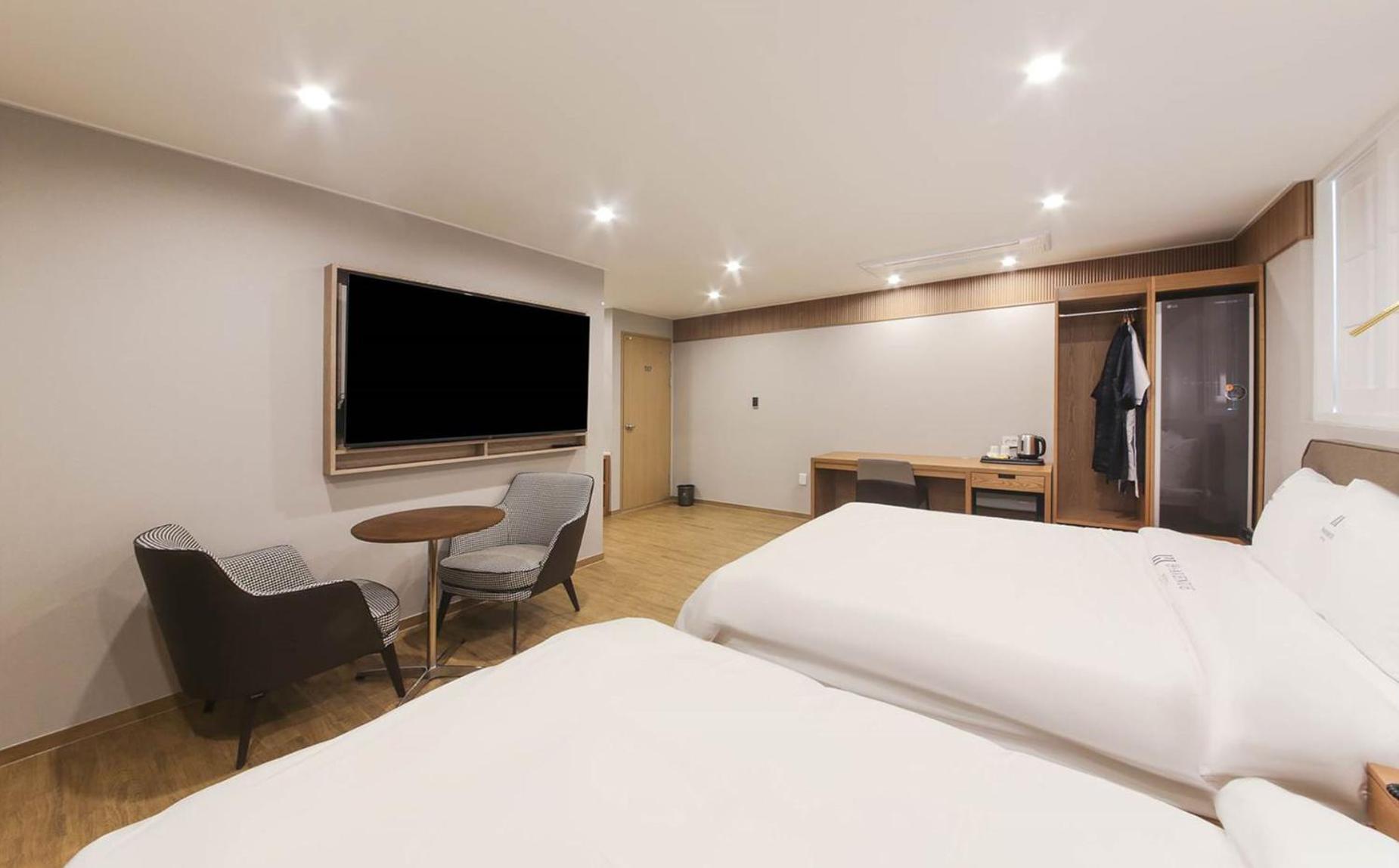 H Avenue Hotel In Gyeongju Exteriör bild
