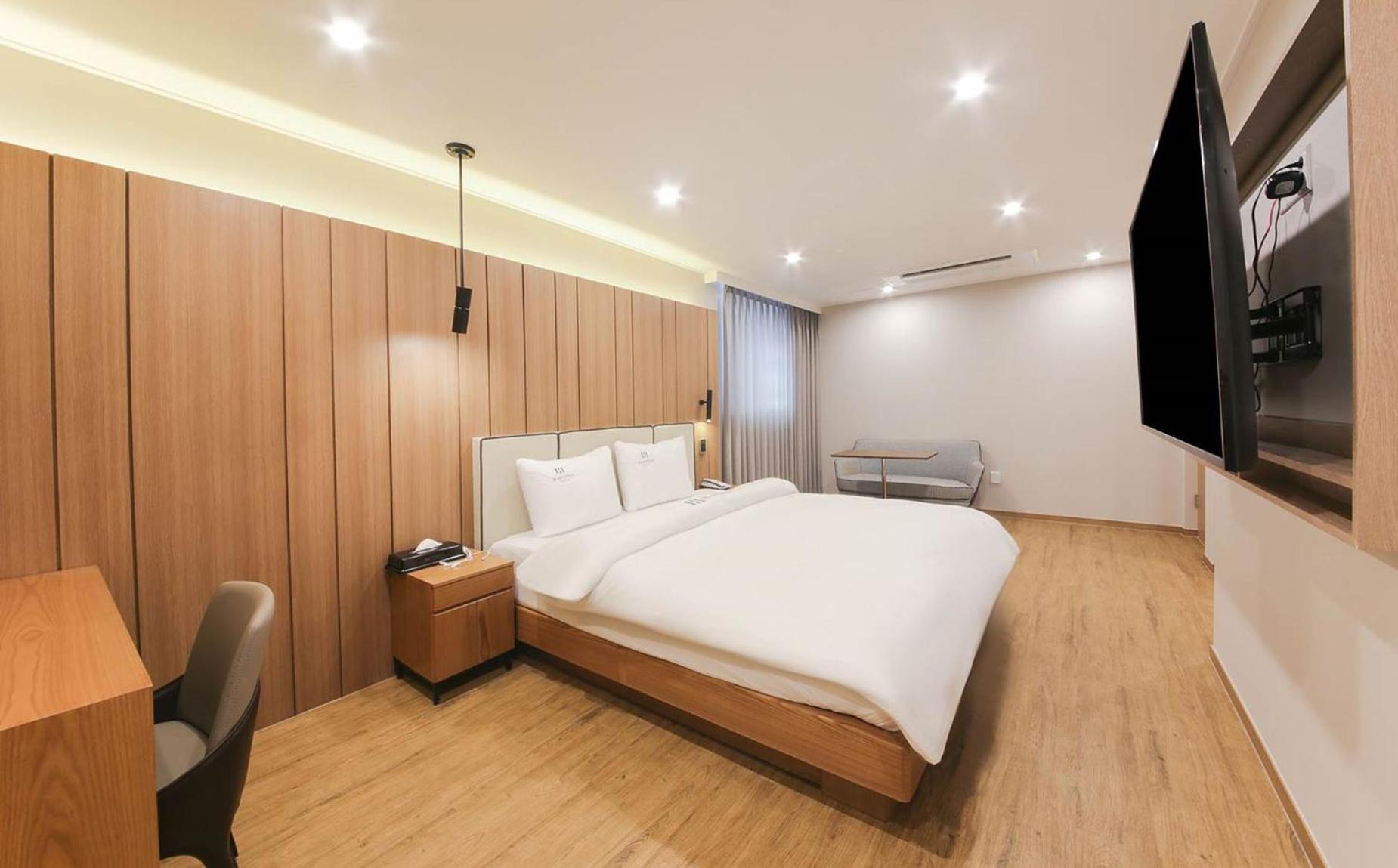 H Avenue Hotel In Gyeongju Exteriör bild