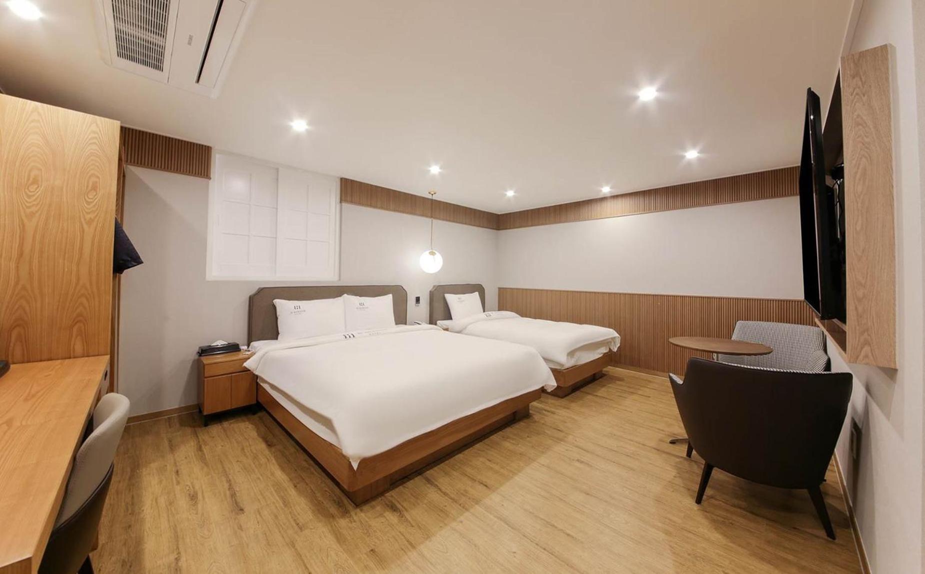 H Avenue Hotel In Gyeongju Exteriör bild