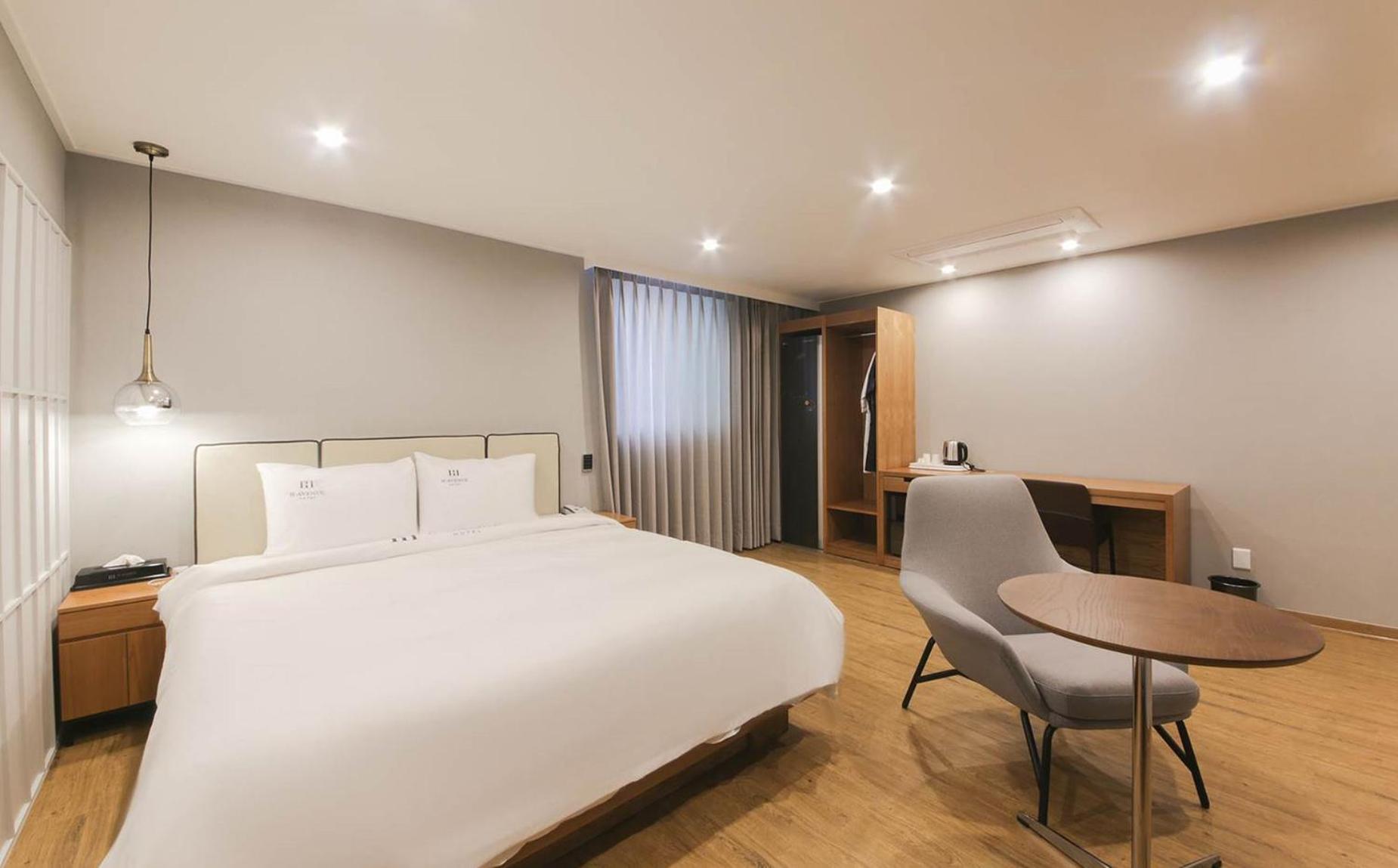 H Avenue Hotel In Gyeongju Exteriör bild