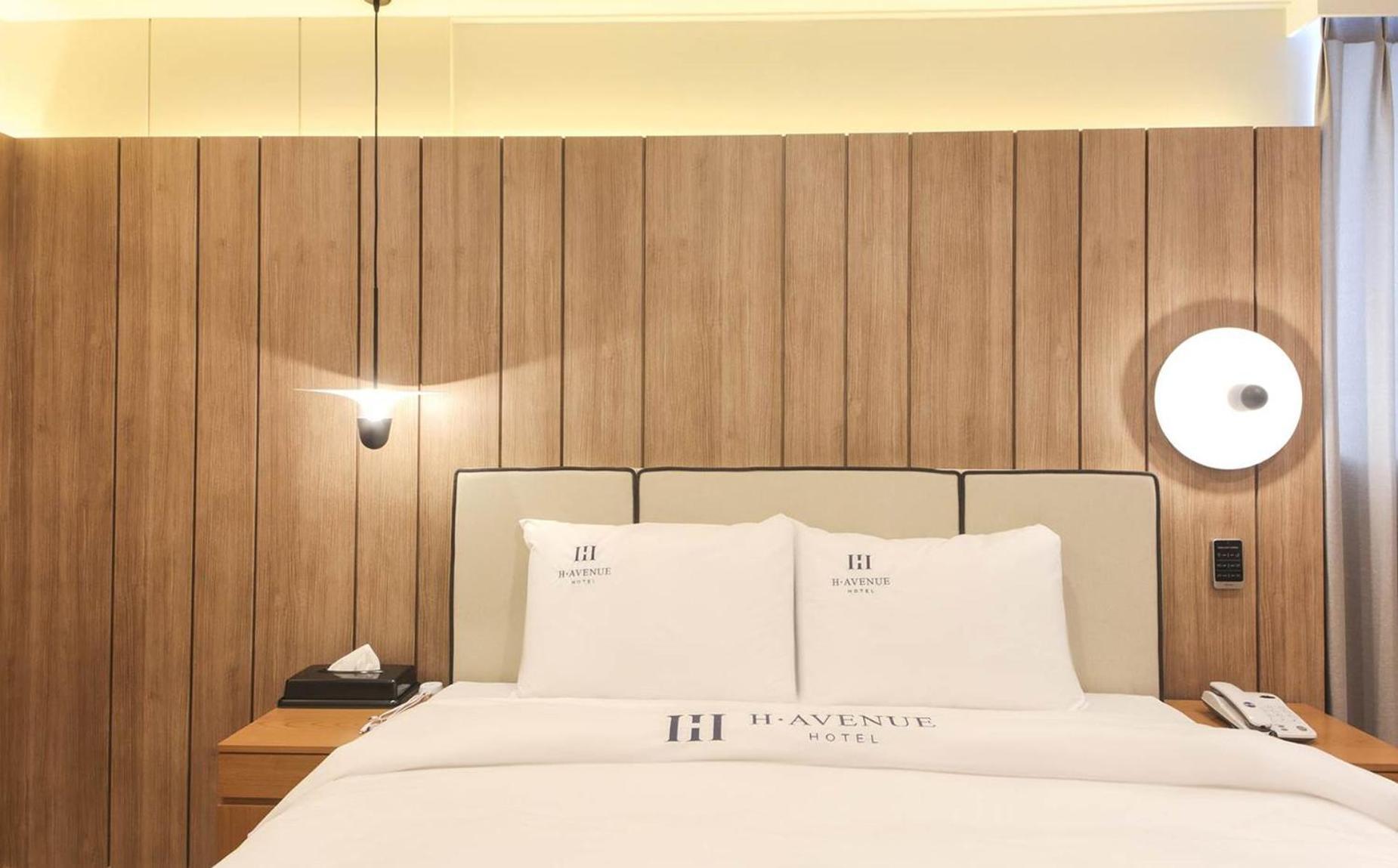 H Avenue Hotel In Gyeongju Exteriör bild
