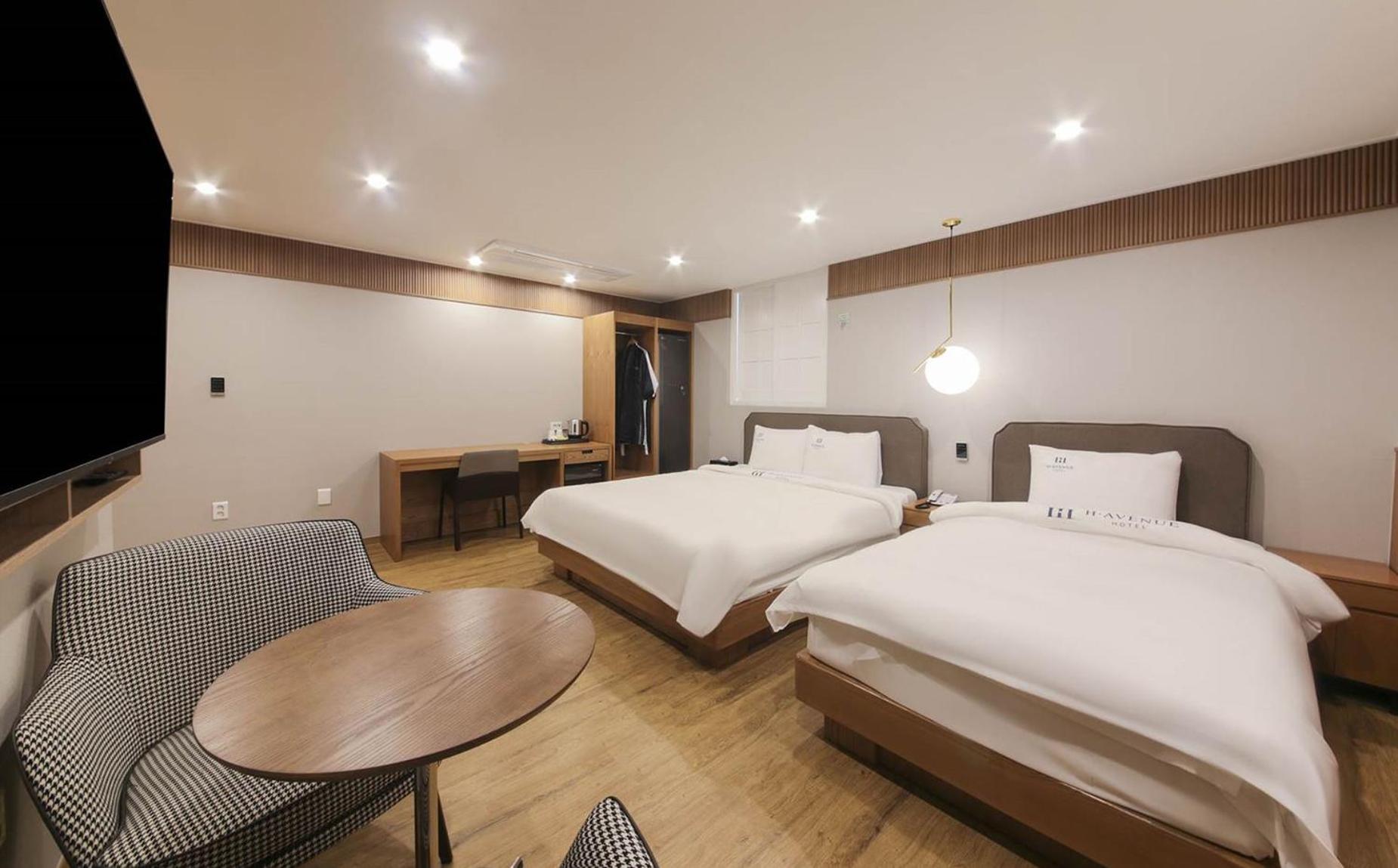H Avenue Hotel In Gyeongju Exteriör bild