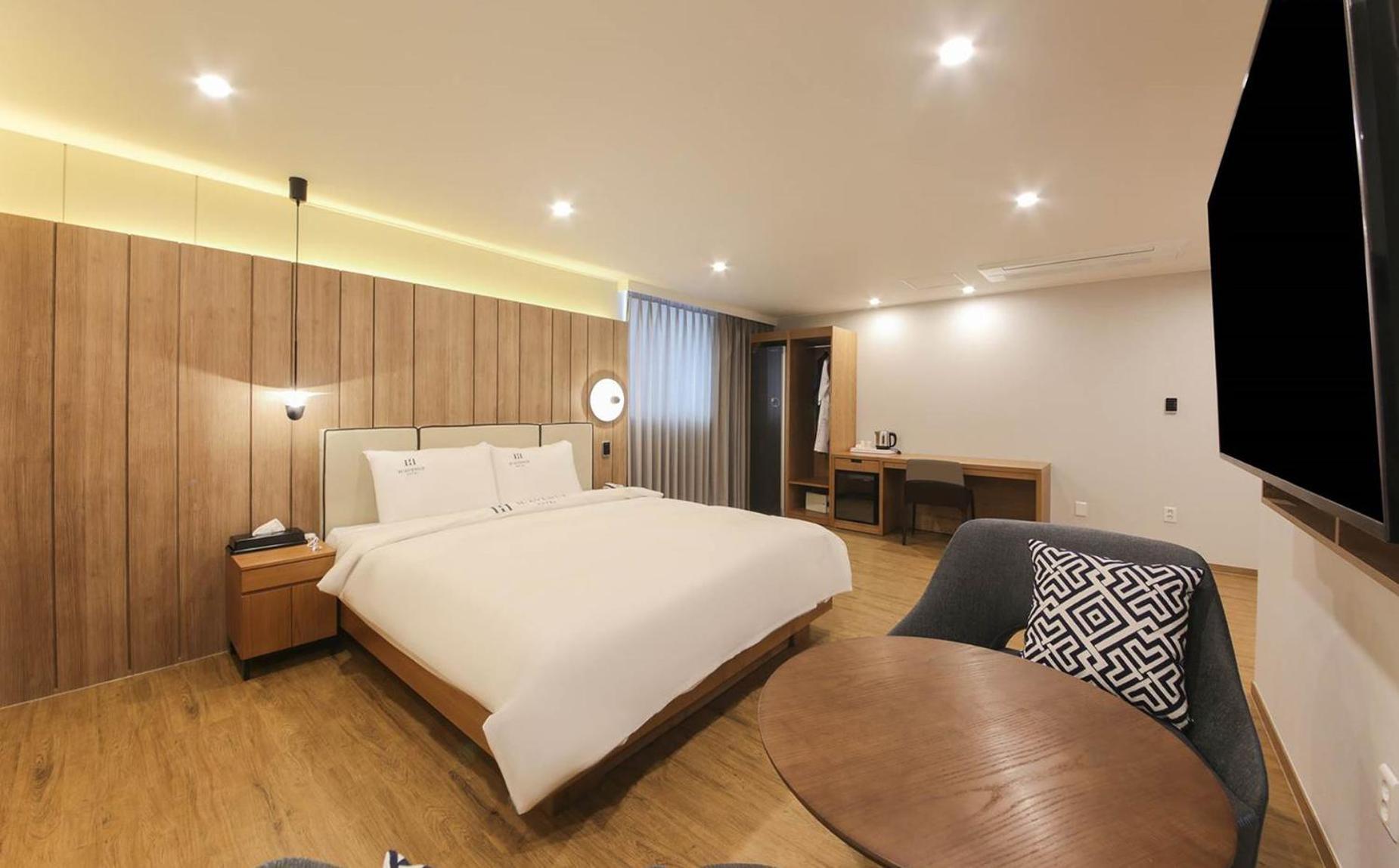 H Avenue Hotel In Gyeongju Exteriör bild
