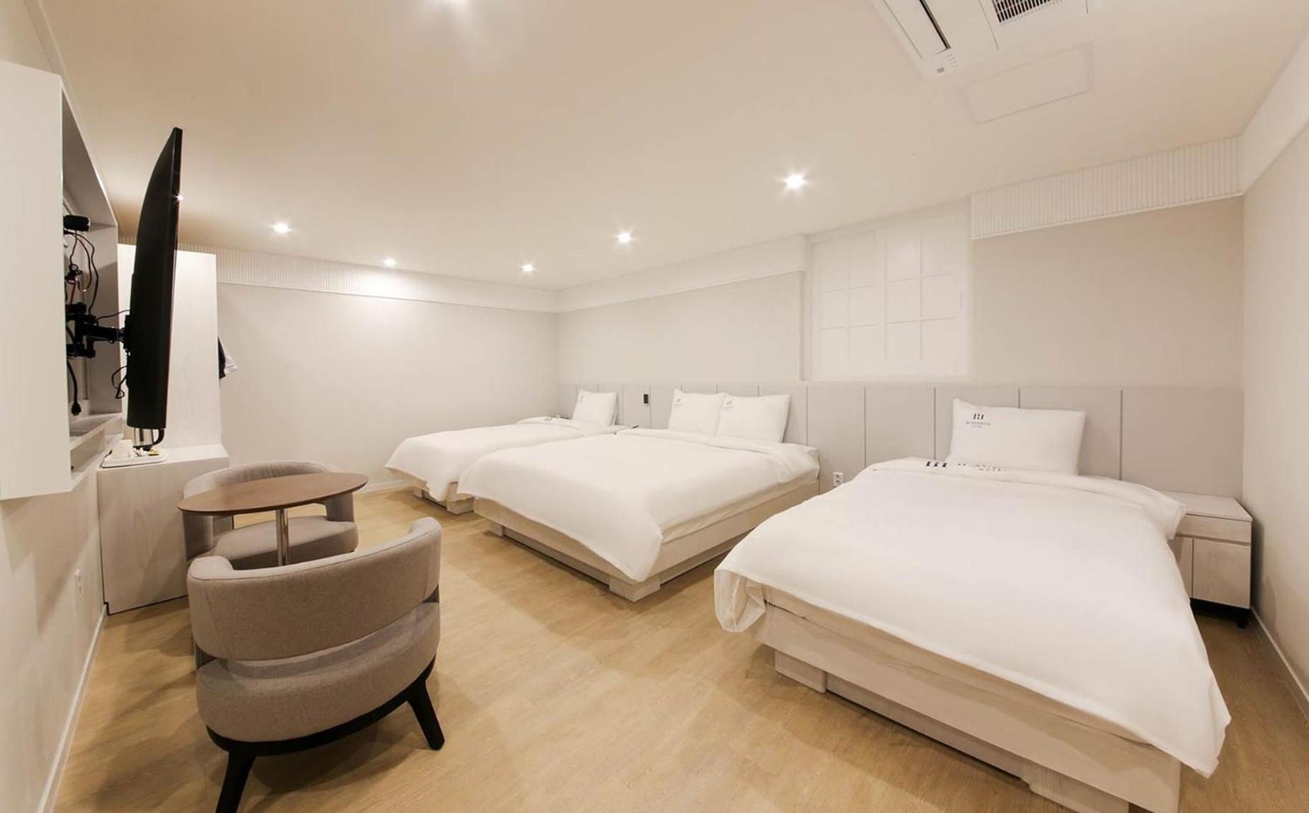 H Avenue Hotel In Gyeongju Exteriör bild