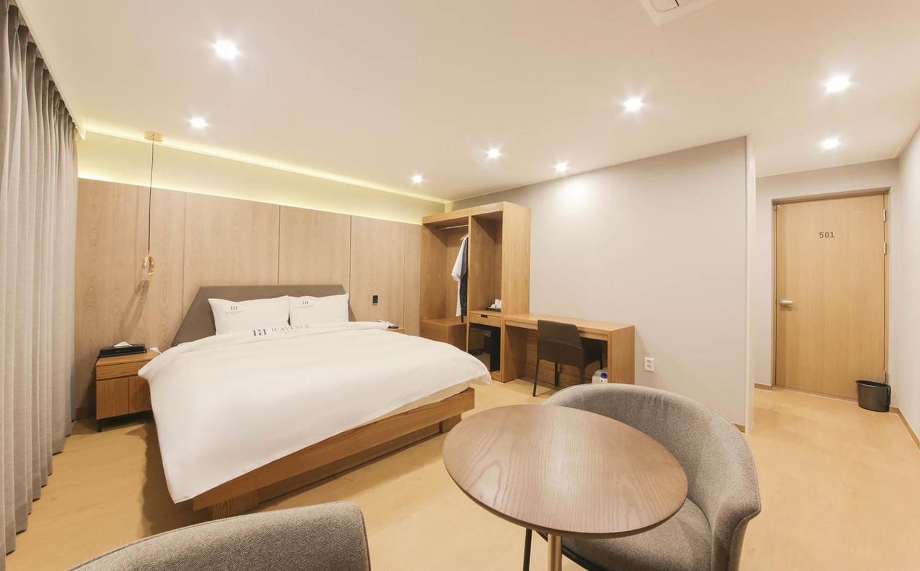 H Avenue Hotel In Gyeongju Exteriör bild